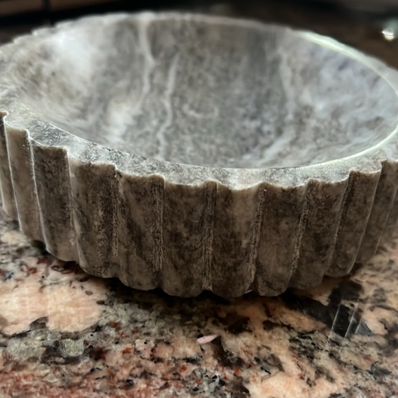 Toronto Marble Dish Threshold with Studio McGee - Picture 4 of 9